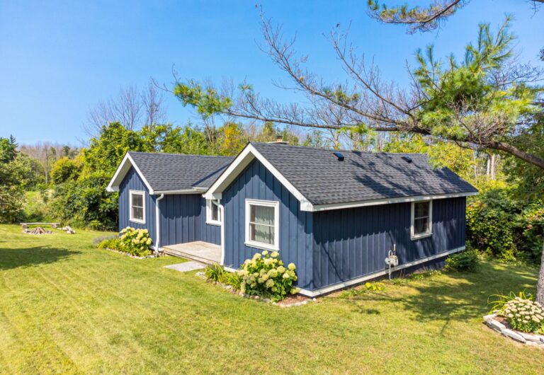 Four-season bungalow near Georgian Peaks